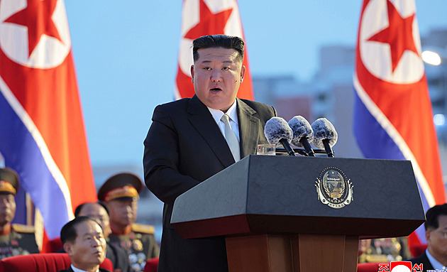 Severokorejský vůdce přihlížel odpálení nových protiletadlových raket, píše agentura