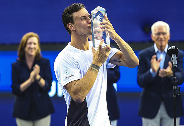 Fucsovics ovládl turnaj ve Winston-Salemu, Šnajderová slavila v Monterrey