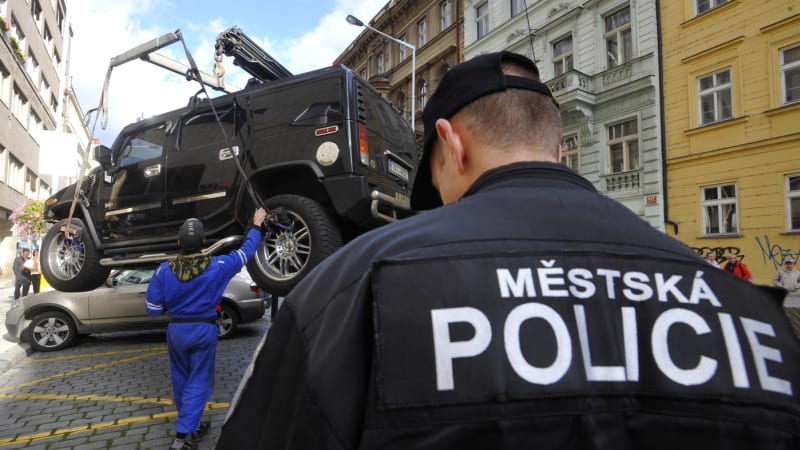Válčí spolu v Liberci policie s radnicí? Obyvatele zaskočila smršť pokut za parkování