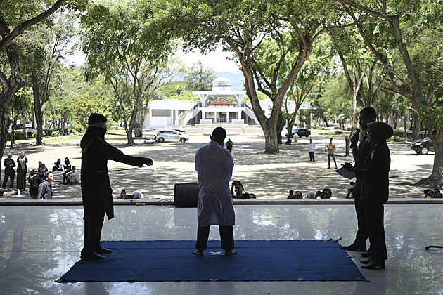 V Indonésii veřejně zbičovali smilníky, gamblery a homosexuály