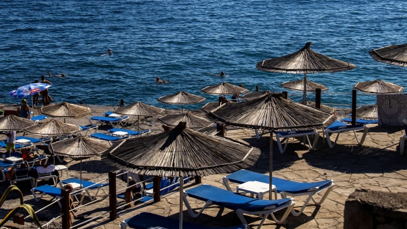 Exploze potápěčské láhve na Ploči amputovala 13letému chlapci ruku. Byl 50 metrů daleko