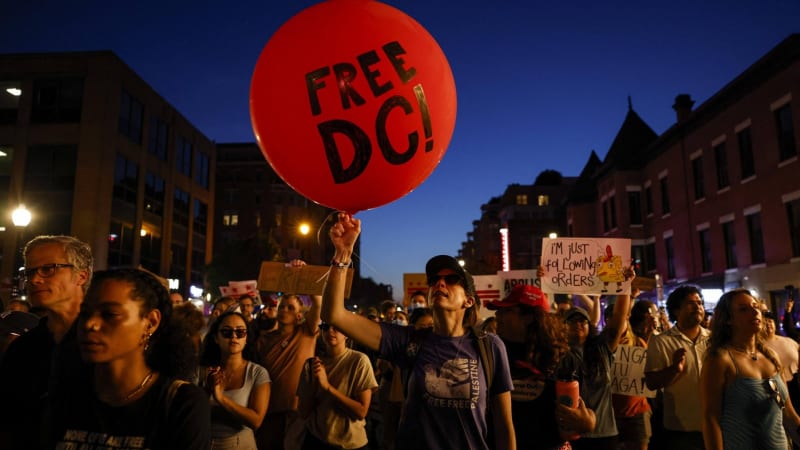 Teror a zneužití moci, kritizují demokraté nasazení armády proti lidem. Trump dobývá i New York