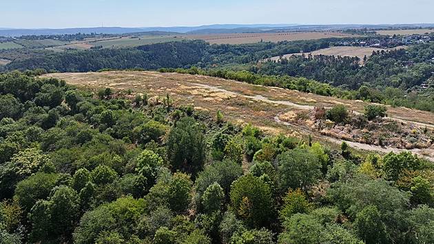 Praha nemusí vyklidit část obří skládky. Majitel pozemků s žalobou neuspěl