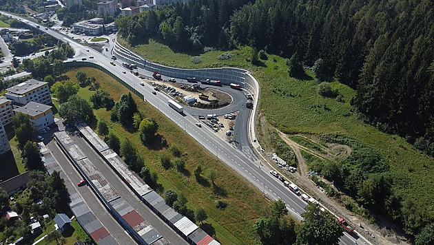 Úpravy „křižovatky smrti“ ve Vsetíně finišují, komplikací byl nestabilní svah