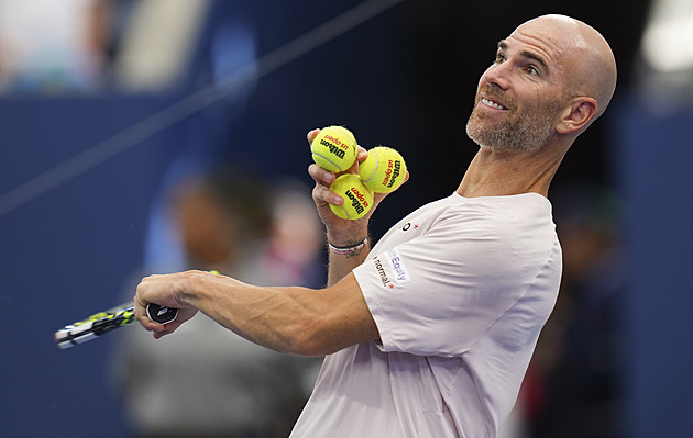 Je mi 37 let a poprvé jsem vyhrál z toalety. Veteránovi vzdala hvězda, vyzve Lehečku