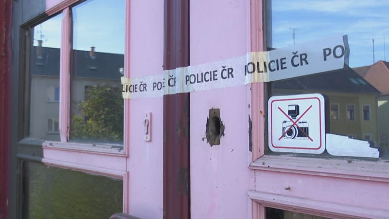 Vrah ji spoutal drátem a udusil. Hádka o pervitin na Českokrumlovsku skončila smrtí prostitutky