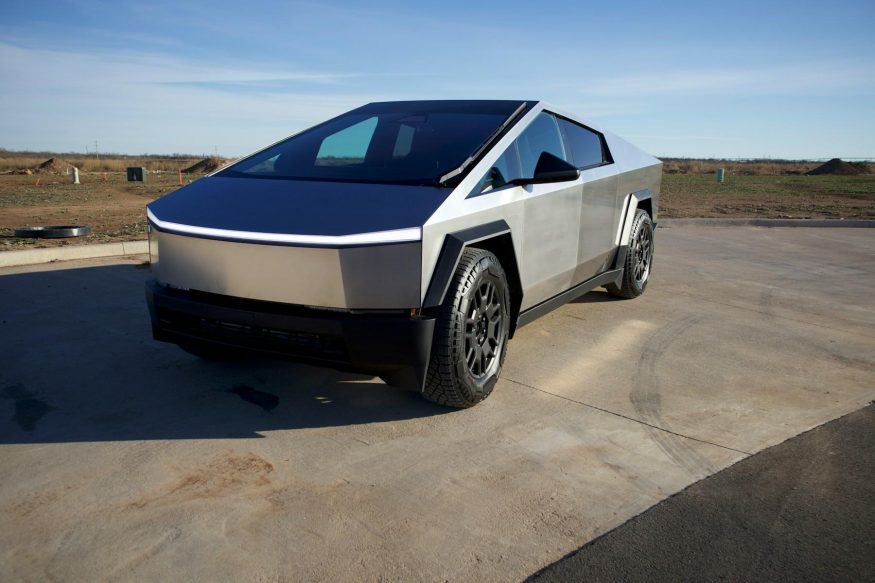 CyberSUV? Tesla zřejmě omylem odhalila nový elektromobil vycházející z Cybertrucku