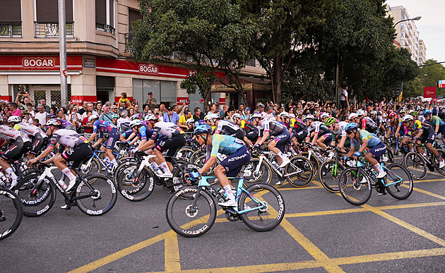 Vuelta ONLINE: Znovu čeká dojezd na kopec. Peloton je zatím kompletní