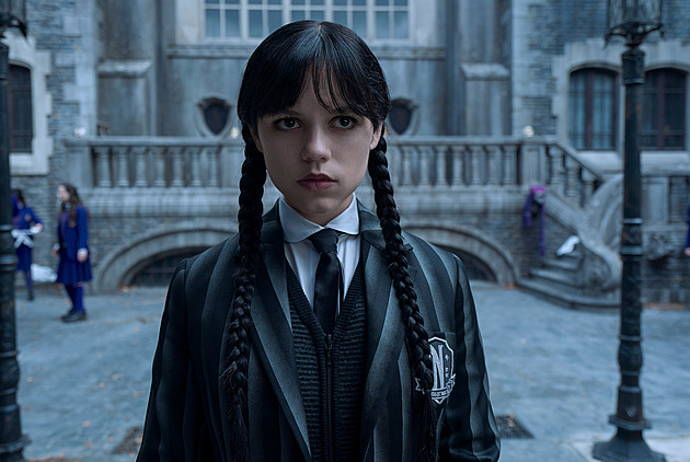 Finále seriálu Wednesday 2 je venku. Netflix vypustil další čtyři díly