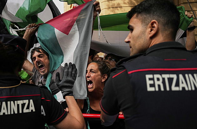 Propalestinští aktivisté zablokovali cíl, jedenáctá etapa Vuelty je bez vítěze