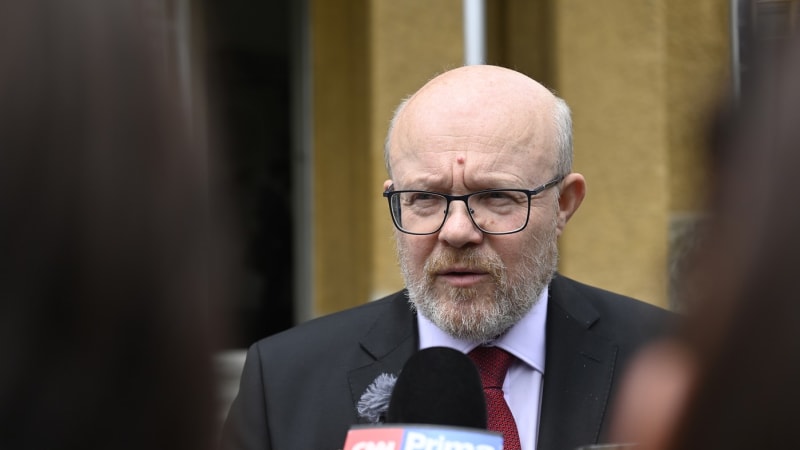 Válek oživuje ideu doplácení za lékařskou péči. Odmítá, že by šlo o „nadstandardy“