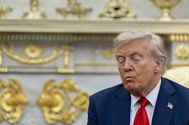 Příště si to rozmyslí, hájí Trump, že USA loď s pašeráky rozstřílely místo, aby ji zadržely