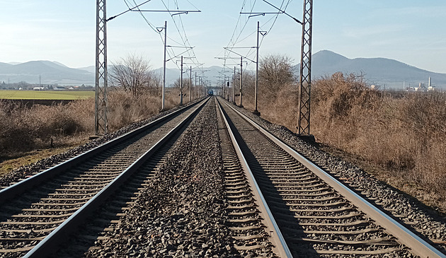 Trať u Litoměřic se zrychlí a bude bezpečnější. Pomůže evropský zabezpečovač