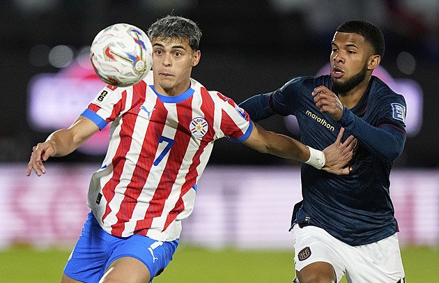 Uruguay, Kolumbie a Paraguay míří na MS. Messi se loučil s Argentinou gólově