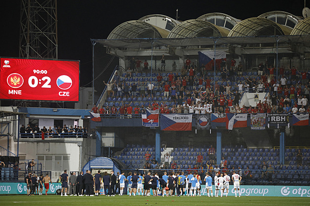 Premiéra podle Nedvěda. Nervy, hlava v dlaních, rituál na trávě a vítězné odfrknutí