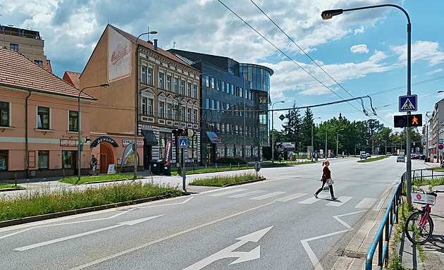 I chodci mohou za nehody na přechodu. Nejčastěji nedávají pozor kvůli mobilu