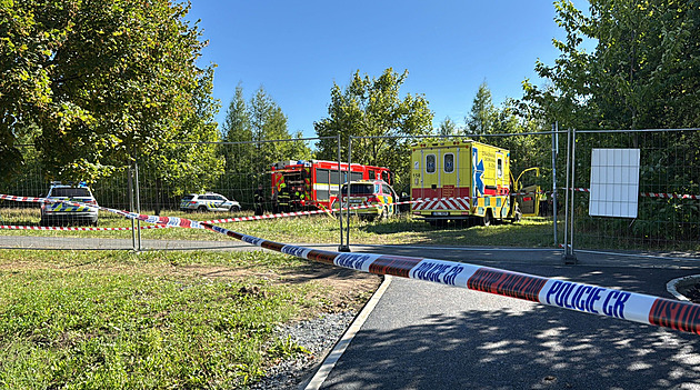 Po havárii letadla v Letňanech uniklo do země palivo, museli odtěžit zeminu