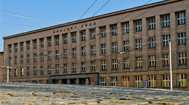 Muže z Královéhradecka čeká soud za smrt malého syna, obžalobu z vraždy odmítá