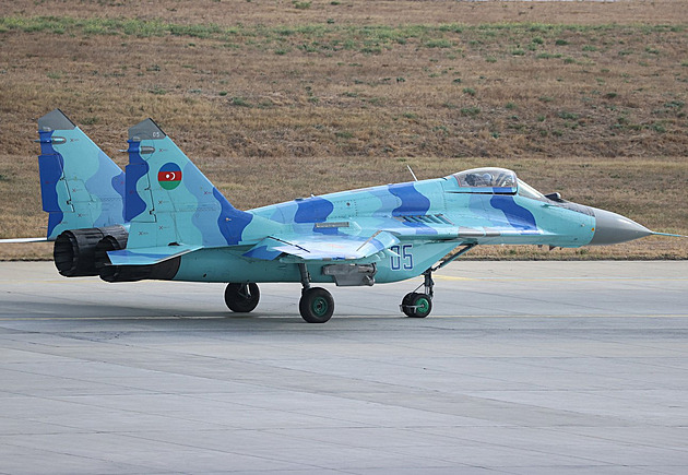 Vzkaz Baku Moskvě? Ukrajinská stíhačka nesla ázerbájdžánské maskování