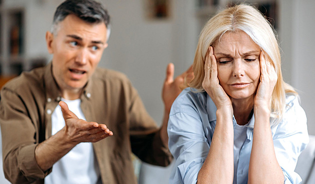 Spolu nežijeme, žádné peníze ti nedám. Jak je to s výživným mezi manželi, radí advokátka
