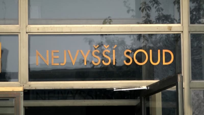 Bývalý pohraničník zavraždil šavlí muže, vadilo mu jeho auto. Případ míří k Nejvyššímu soudu