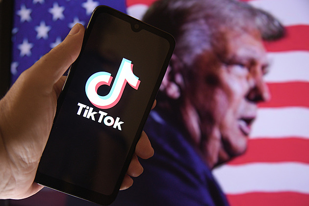 Američané ovládnou vedení TikToku v USA, bezpečnost zajistí Oracle, uvedl Bílý dům