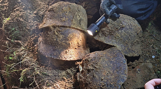 Náročný zásah. Policie ukázala video z nálezu válečné munice v rušné části Brna