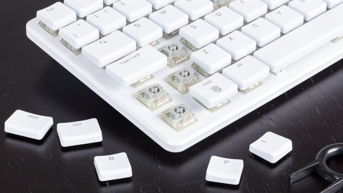 Raspberry Pi 500+ je už zcela dospělý počítač s SSD… a mechanickou klávesnicí? Ale i pocta osmibitům