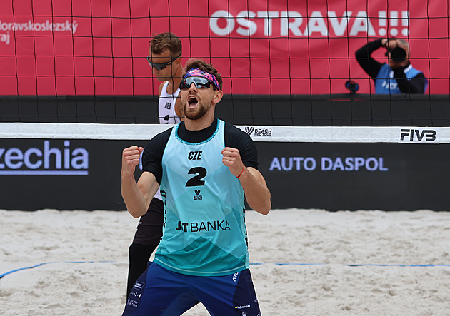 Nové duo dál válí. Trousil se Sedlákem sebrali set jedničkám, další zápas vyhráli