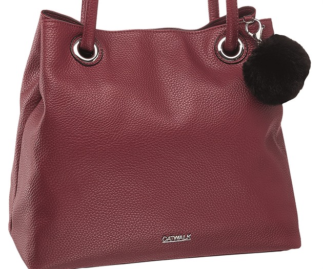 Kouzlo detailu. Přívěsky povýší kabelky na vyšší level elegance