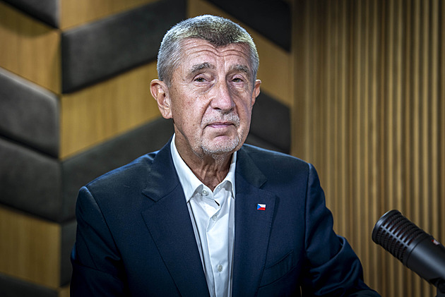 KOMENTÁŘ: Fialova Národní fronta korupce, koryt a klientelismu, kritizuje Babiš