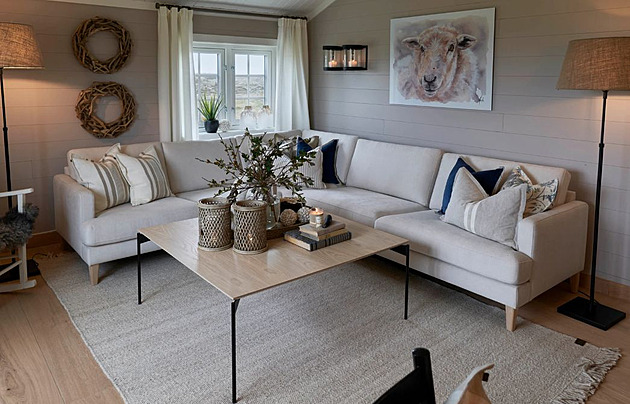 Chata z roku 1939 má venkovní kadibudku se dvěma toaletami