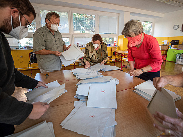 Volební lístky 2025: co když nepřijdou, počmárá je dítě nebo roztrhá pes