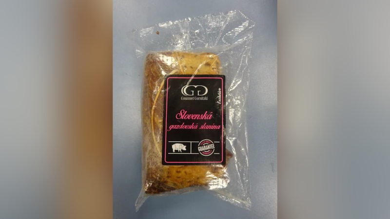 Pozor na plesnivou slaninu. Inspekce ji odhalila na pultech velkého obchodního řetězce