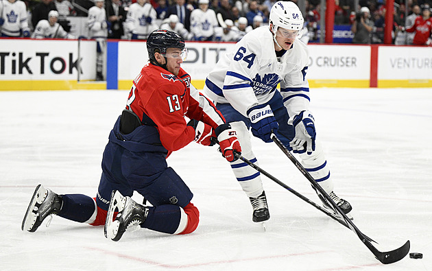 Toronto může poslat Kämpfa na farmu, žádný tým NHL si českého útočníka nevybral