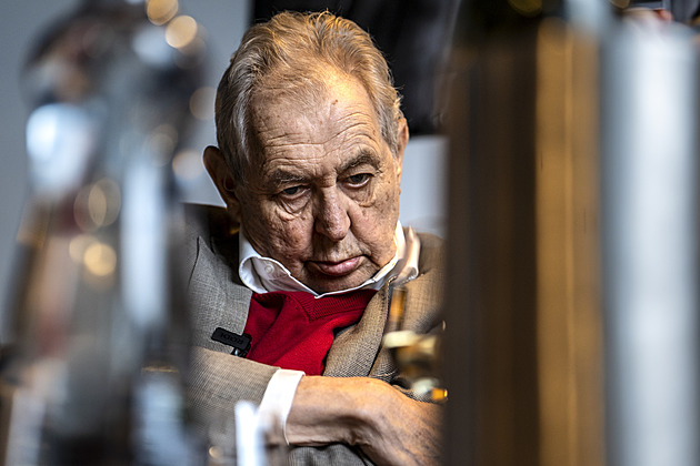 Zeman ve vysílání špatně artikuloval. Silná bronchitida, tvrdí jeho spolupracovník