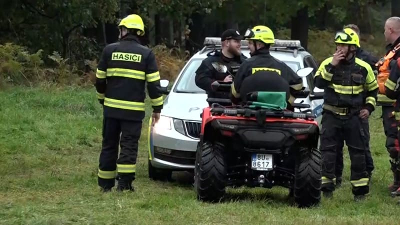Rozsáhlá pátrací akce na Děčínsku: Policisté hledali 16letého ozbrojeného lupiče