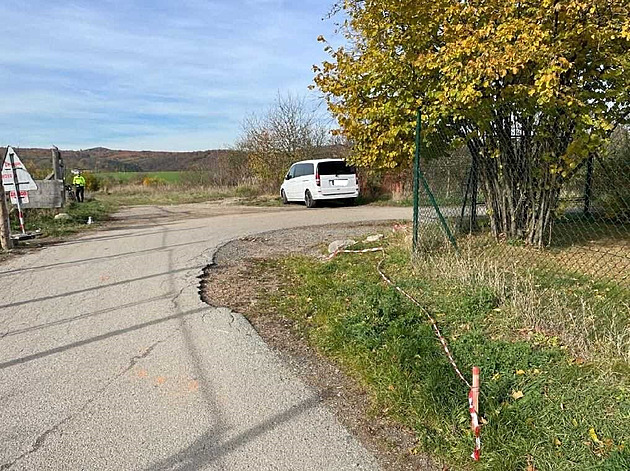 Dusno kvůli uzavírce. Na objížďce lidé natáhli pásku, autobus projede jen stěží