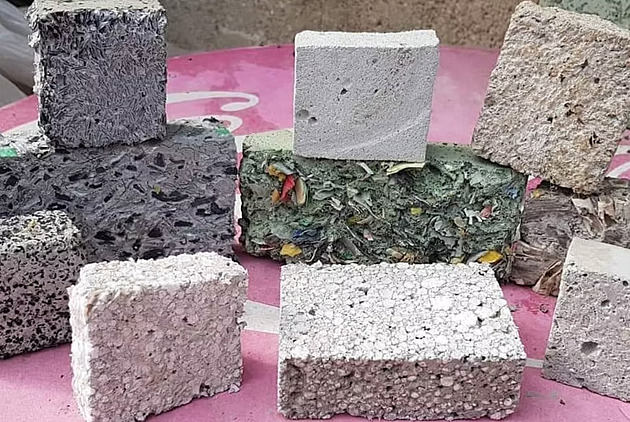 Ze skládky na silnici. Maďarská firma vdechuje nový život nerecykovatelnému plastu