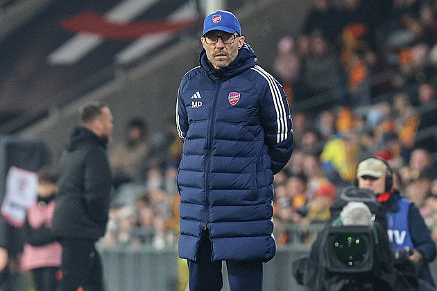 Prodal ses, křičí na něj. Ale trápící se Legia musí čekat. Polskem hýbe případ Papszun