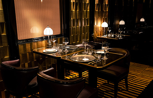 Pocta pro české sklo. Moser vystavuje v Paříži, kolekce pak obohatí Orient Express