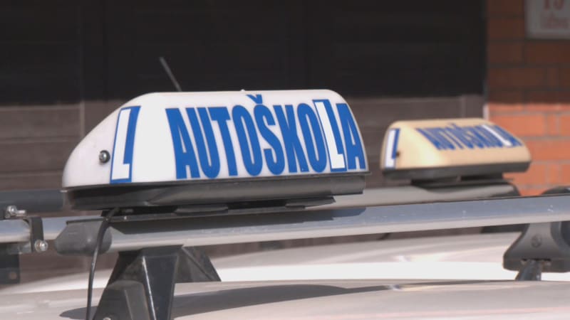 Gang kšeftoval s řidičáky. Za tučnou provizi je prodával komukoliv, i negramotným