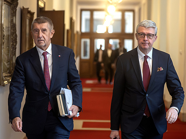 Vláda odmítla migrační pakt i emisní povolenky. Její manévr sníží cenu elektřiny