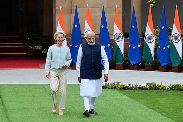 Indie chystá nižší cla na dovoz aut z EU, těžit z toho může i Škoda