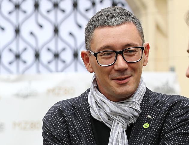 Bývalý Zemanův mluvčí Ovčáček bude dohlížet na ČTK, rozhodli poslanci