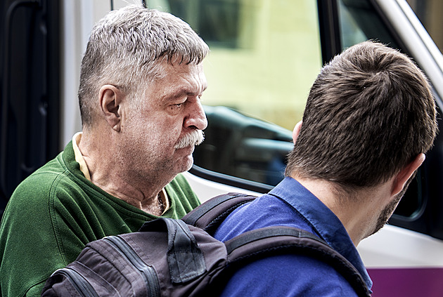 Exnáměstka z Motola Budinského propustí z vazby, strávil v ní téměř rok