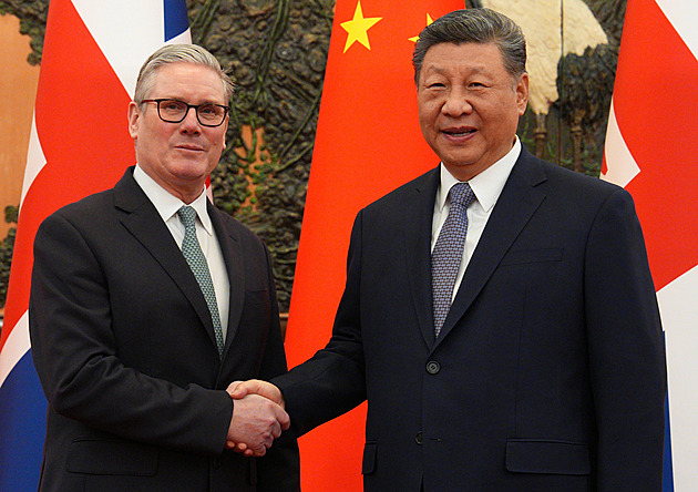 Další evropský lídr v Číně. Prohlubme vztahy, vyzval Starmer při setkání se Sim