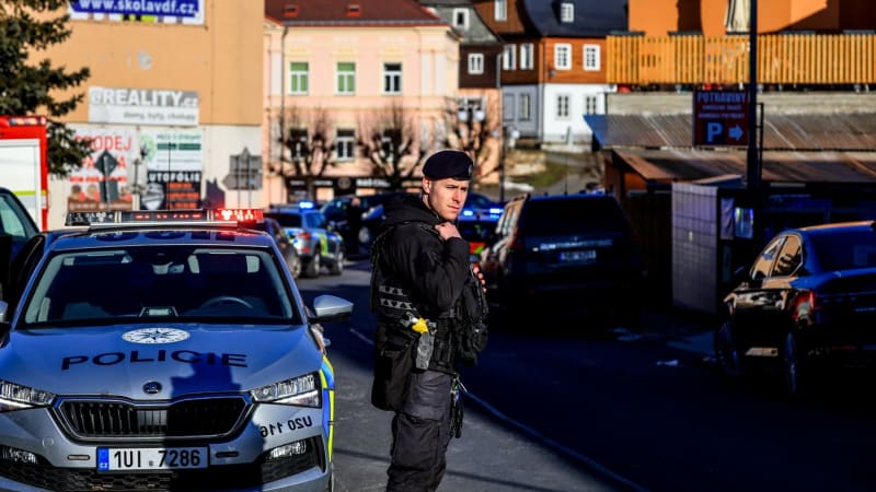 Smrt v bytě střelce z Chřibské: Řešila ji policie, po pouhém půl roce vraždil muž na úřadě