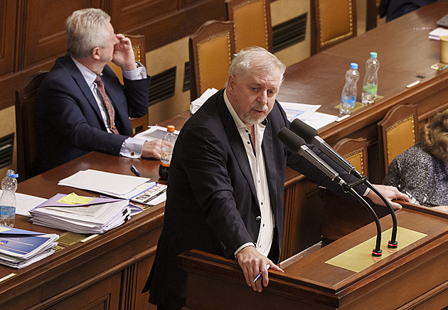 Exministr Bendl se diví, že je ve změně stavebního zákona zákaz lovu norováním