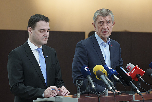 Koalice odmítla jednat o vztahu Babiše a Macinky. A opět podržela Okamuru